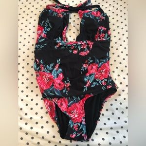PLUS SZ 1pc swimsuit!! Gorgeous SZ 2x BNWOT